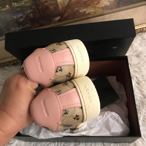 Snakers - Picture 3 of 3